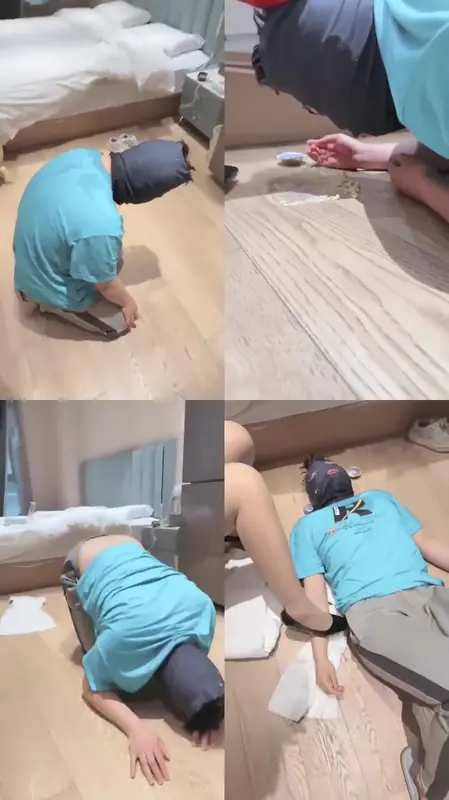 桃桃樱-高跟踩狗爪喂圣水脚下喂食