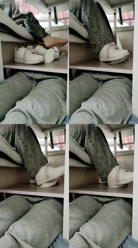 嘀嘀哒嘀-桌下无意识