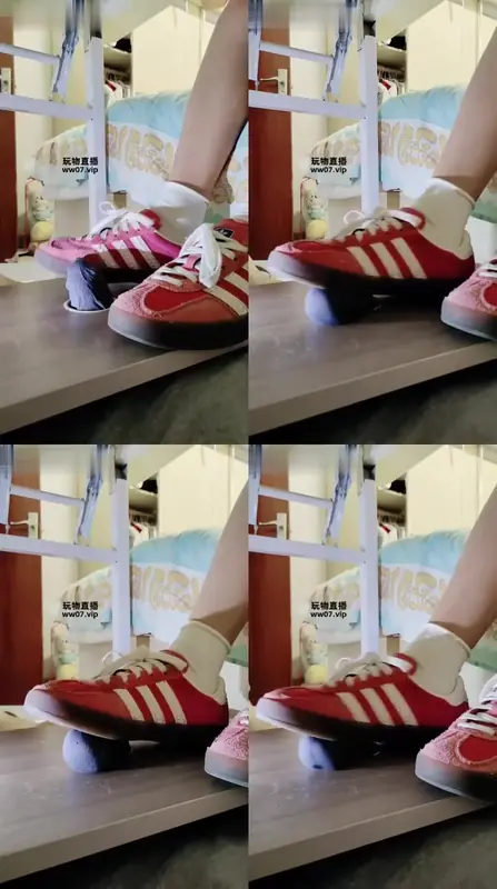 嘀嘀哒嘀-粉色德训鞋无意识