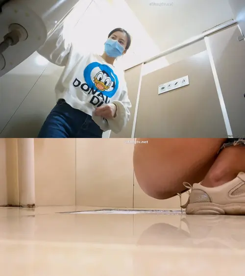 魔手商场双镜头系列-唐老鸭T恤小姐姐